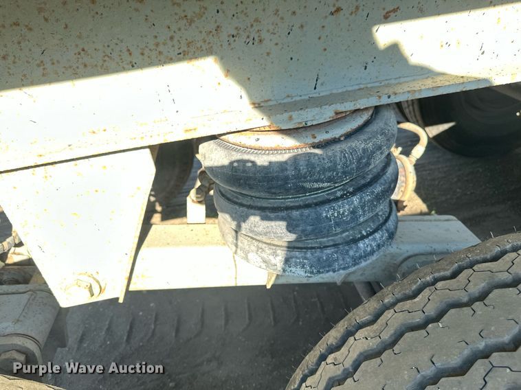 image for item EB2728 1988 CMC FTS25 end dump trailer