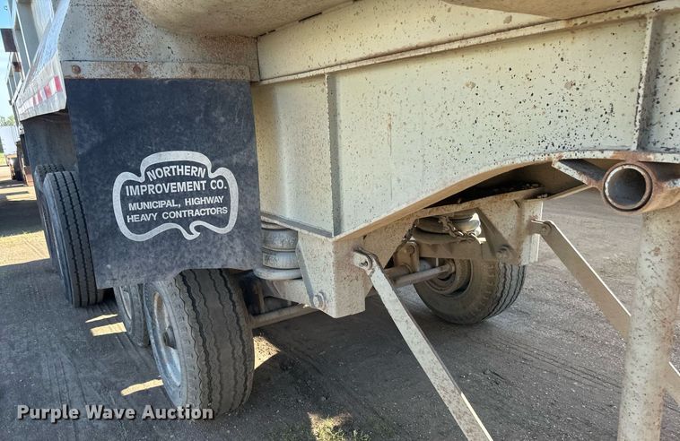 image for item EB2728 1988 CMC FTS25 end dump trailer