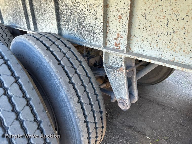 image for item EB2728 1988 CMC FTS25 end dump trailer