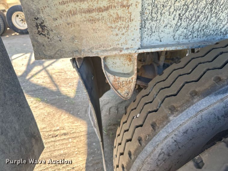 image for item EB2728 1988 CMC FTS25 end dump trailer