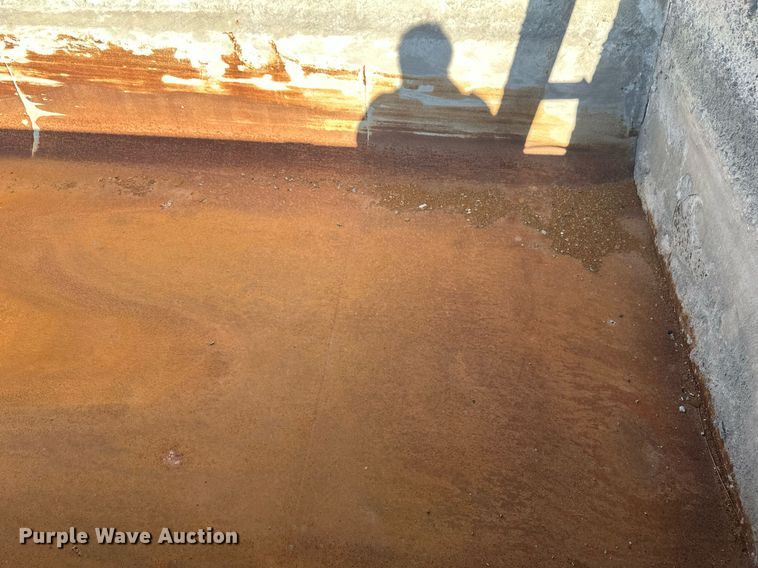 image for item EB2728 1988 CMC FTS25 end dump trailer