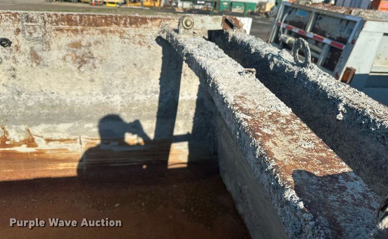 image for item EB2728 1988 CMC FTS25 end dump trailer