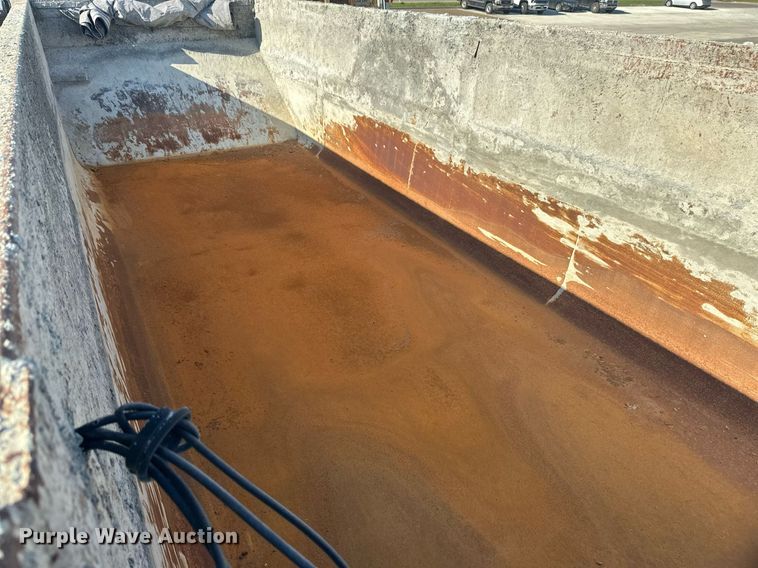 image for item EB2728 1988 CMC FTS25 end dump trailer