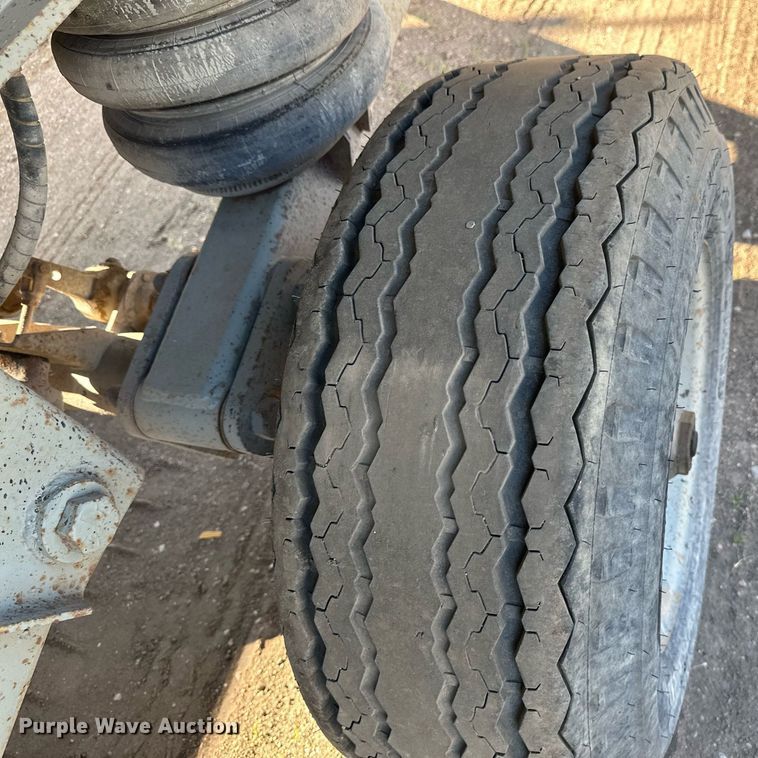 image for item EB2728 1988 CMC FTS25 end dump trailer