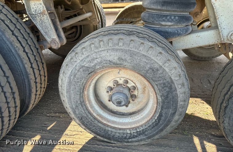 image for item EB2728 1988 CMC FTS25 end dump trailer