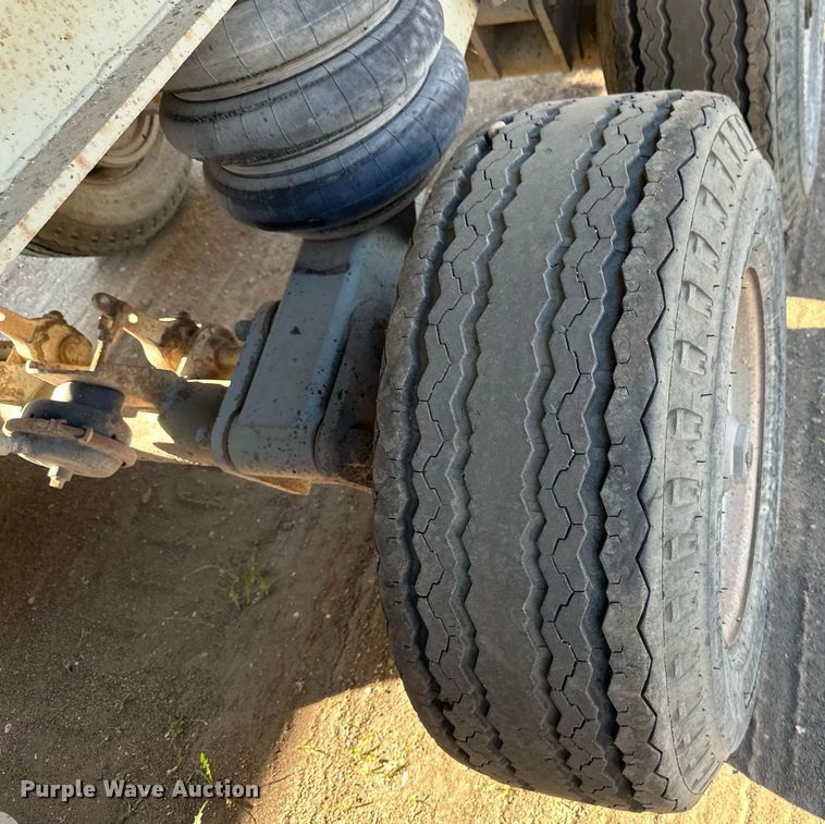 image for item EB2728 1988 CMC FTS25 end dump trailer