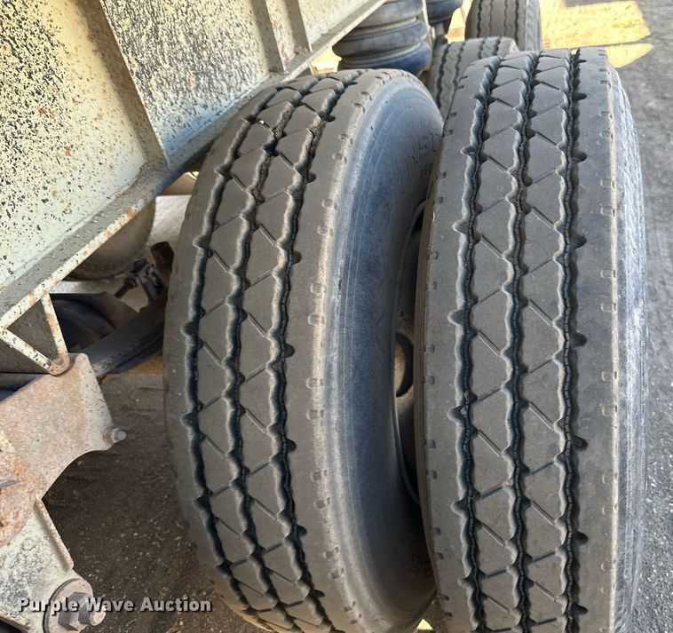 image for item EB2728 1988 CMC FTS25 end dump trailer