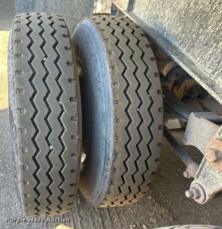 image for item EB2728 1988 CMC FTS25 end dump trailer