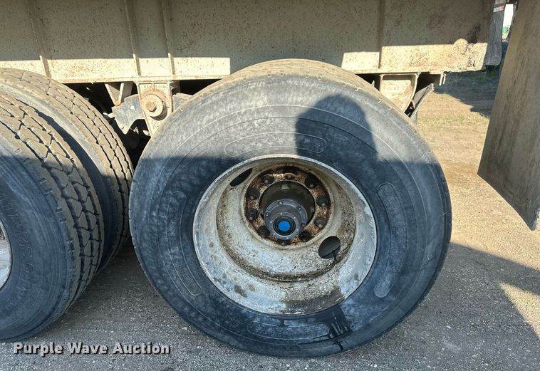 image for item EB2728 1988 CMC FTS25 end dump trailer
