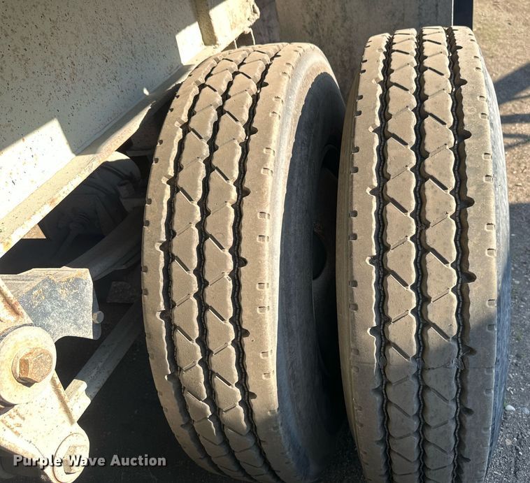 image for item EB2728 1988 CMC FTS25 end dump trailer