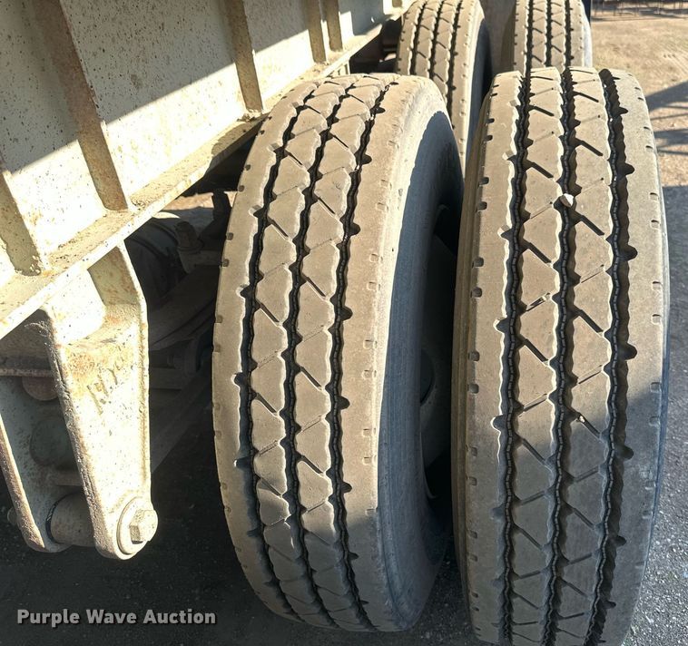 image for item EB2728 1988 CMC FTS25 end dump trailer