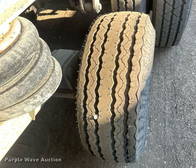 image for item EB2728 1988 CMC FTS25 end dump trailer