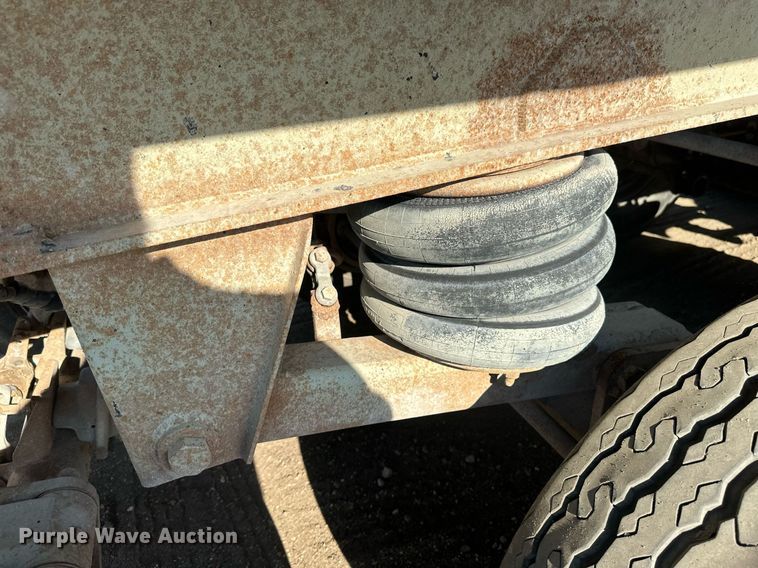 image for item EB2729 1988 CMC FTS25 end dump trailer