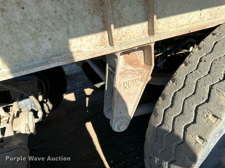 image for item EB2729 1988 CMC FTS25 end dump trailer