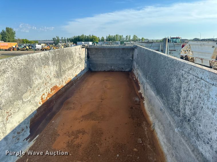 image for item EB2729 1988 CMC FTS25 end dump trailer