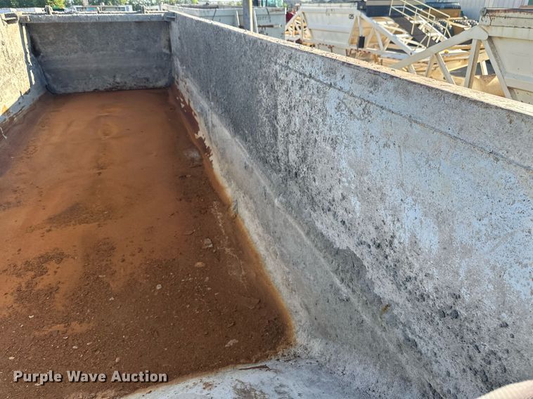 image for item EB2729 1988 CMC FTS25 end dump trailer