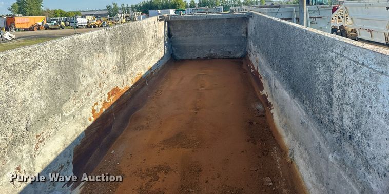 image for item EB2729 1988 CMC FTS25 end dump trailer