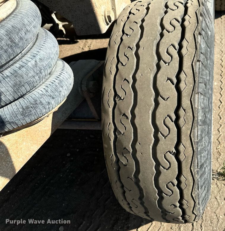 image for item EB2729 1988 CMC FTS25 end dump trailer