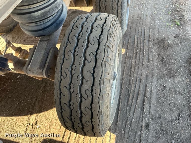 image for item EB2729 1988 CMC FTS25 end dump trailer