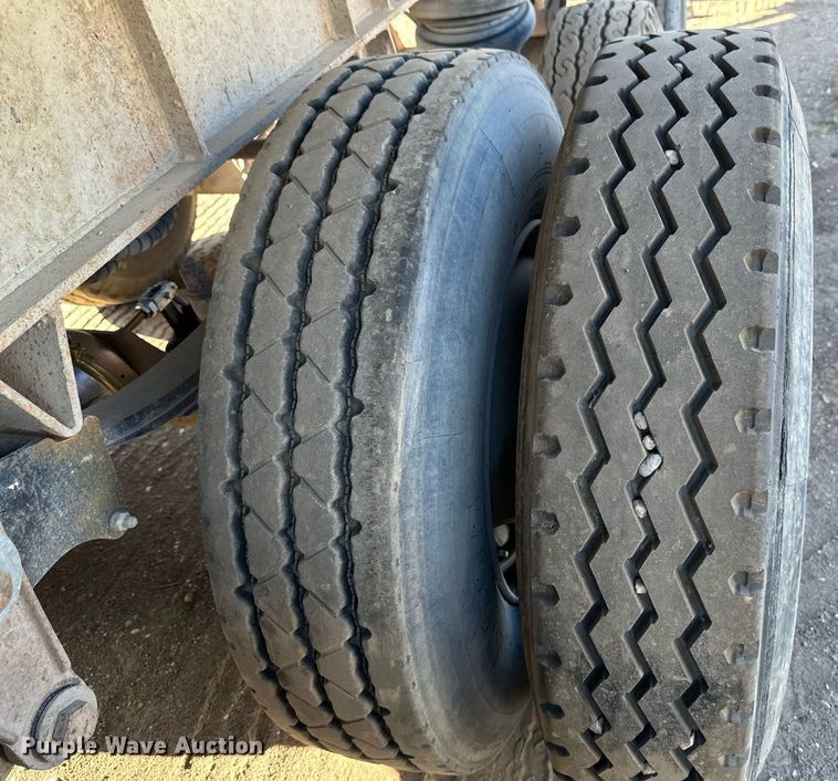 image for item EB2729 1988 CMC FTS25 end dump trailer