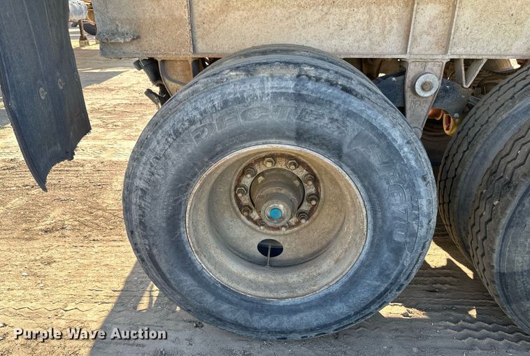 image for item EB2729 1988 CMC FTS25 end dump trailer