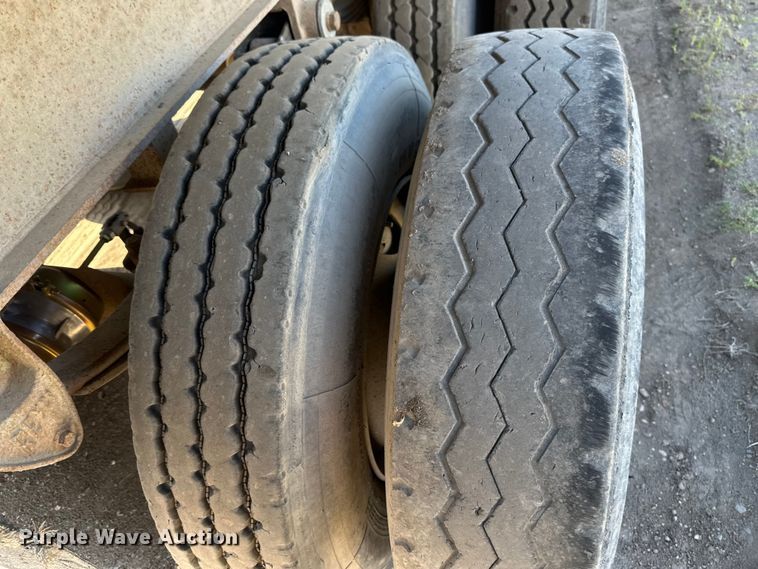 image for item EB2729 1988 CMC FTS25 end dump trailer