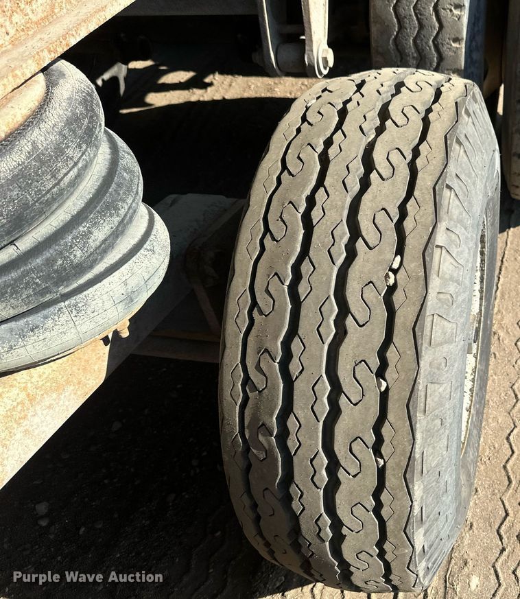 image for item EB2729 1988 CMC FTS25 end dump trailer