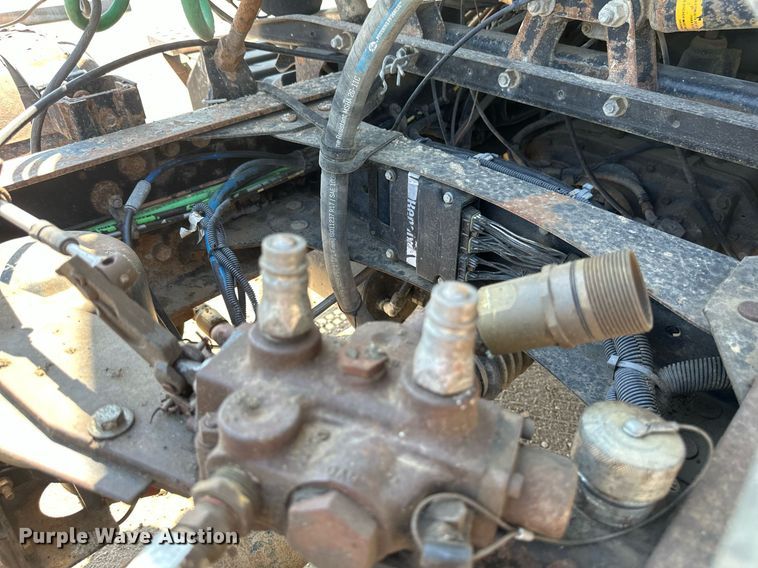 image for item EB2730 1999 Volvo VN semi truck