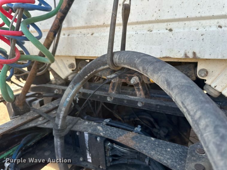 image for item EB2730 1999 Volvo VN semi truck