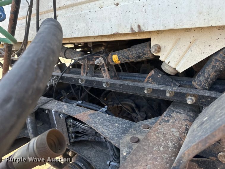 image for item EB2730 1999 Volvo VN semi truck