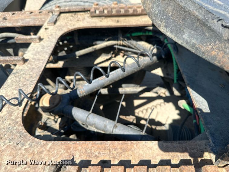 image for item EB2730 1999 Volvo VN semi truck