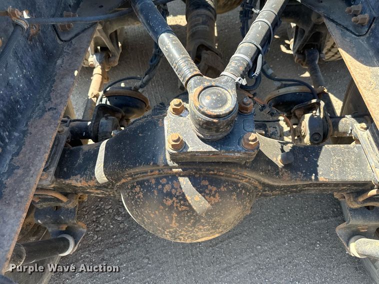 image for item EB2730 1999 Volvo VN semi truck