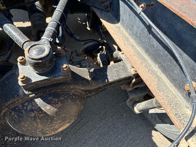 image for item EB2730 1999 Volvo VN semi truck