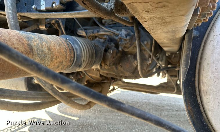 image for item EB2730 1999 Volvo VN semi truck