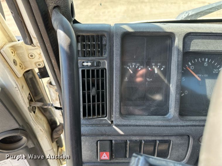 image for item EB2730 1999 Volvo VN semi truck