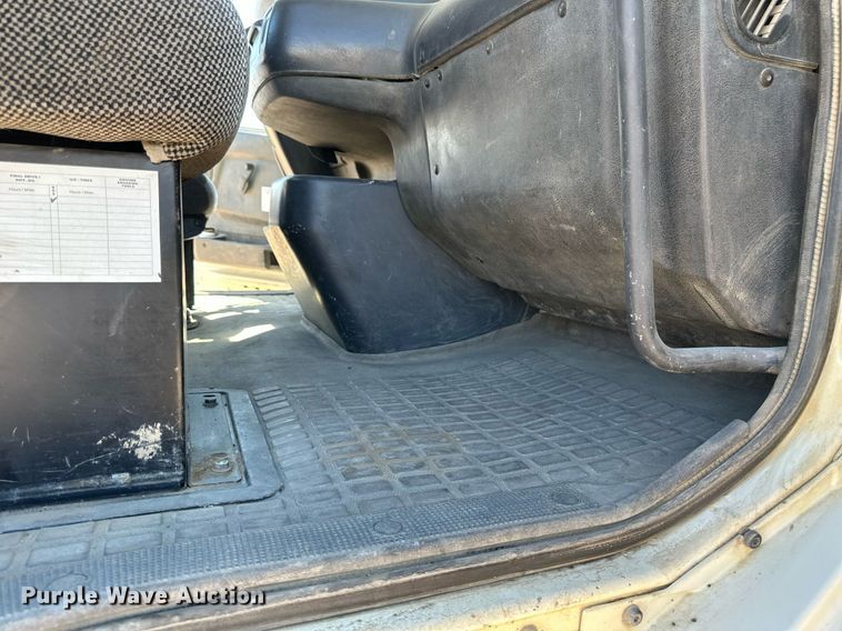 image for item EB2730 1999 Volvo VN semi truck