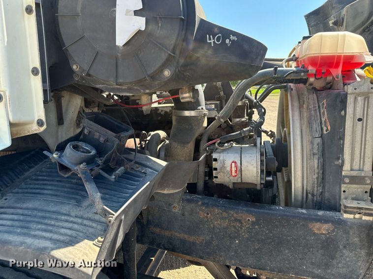 image for item EB2730 1999 Volvo VN semi truck