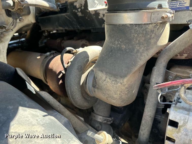 image for item EB2730 1999 Volvo VN semi truck