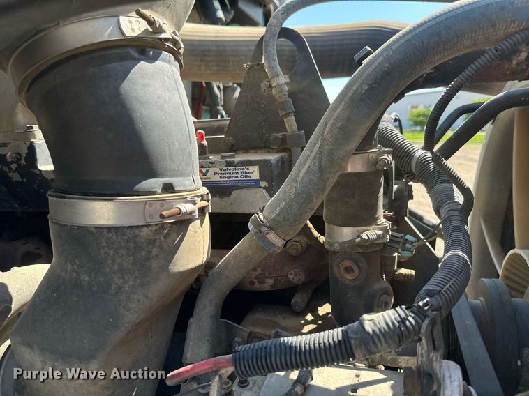 image for item EB2730 1999 Volvo VN semi truck