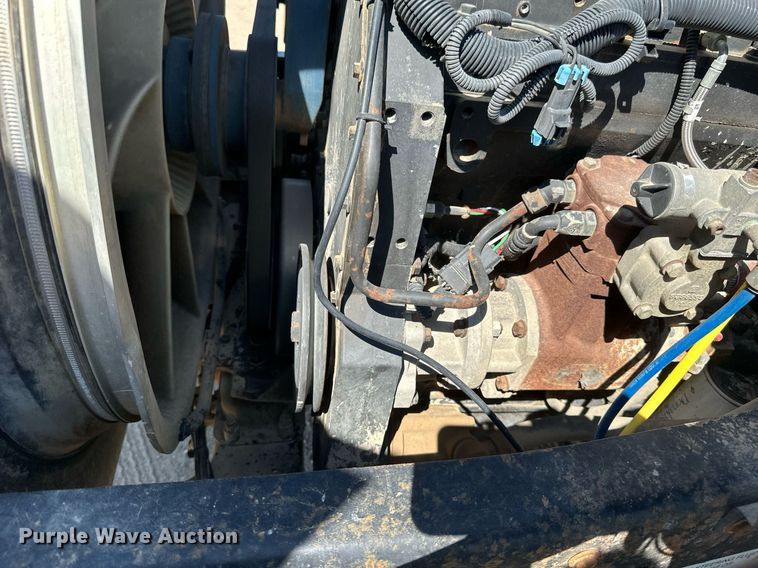 image for item EB2730 1999 Volvo VN semi truck