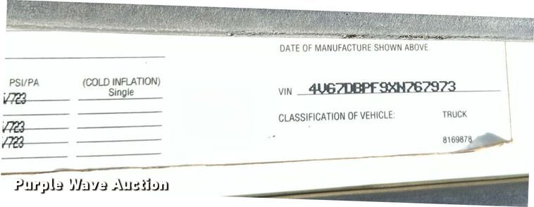 image for item EB2730 1999 Volvo VN semi truck