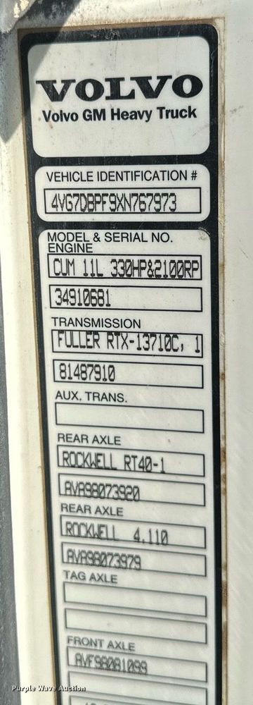 image for item EB2730 1999 Volvo VN semi truck