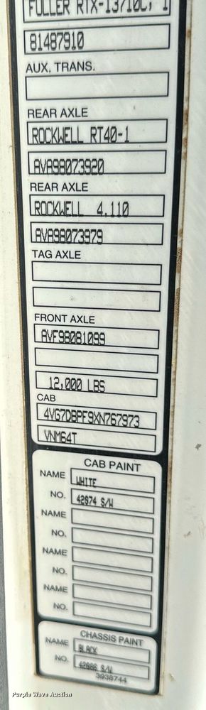 image for item EB2730 1999 Volvo VN semi truck