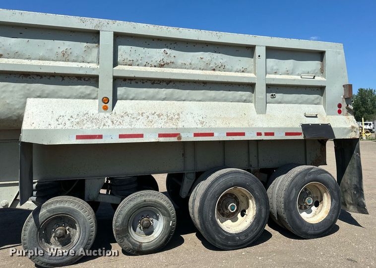 image for item EB2739 1988 CMC FTS25 end dump trailer
