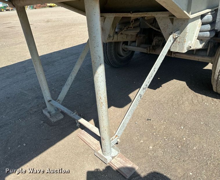 image for item EB2739 1988 CMC FTS25 end dump trailer