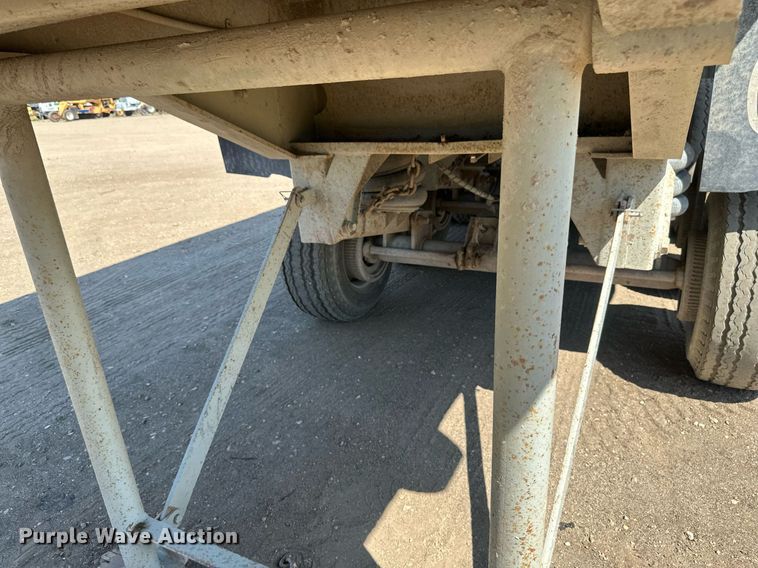 image for item EB2739 1988 CMC FTS25 end dump trailer