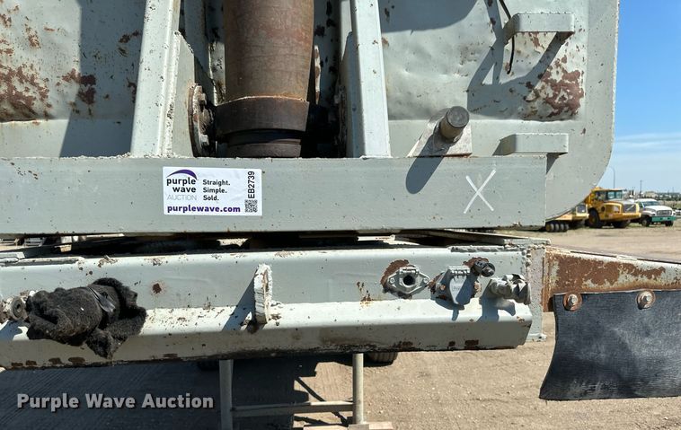 image for item EB2739 1988 CMC FTS25 end dump trailer