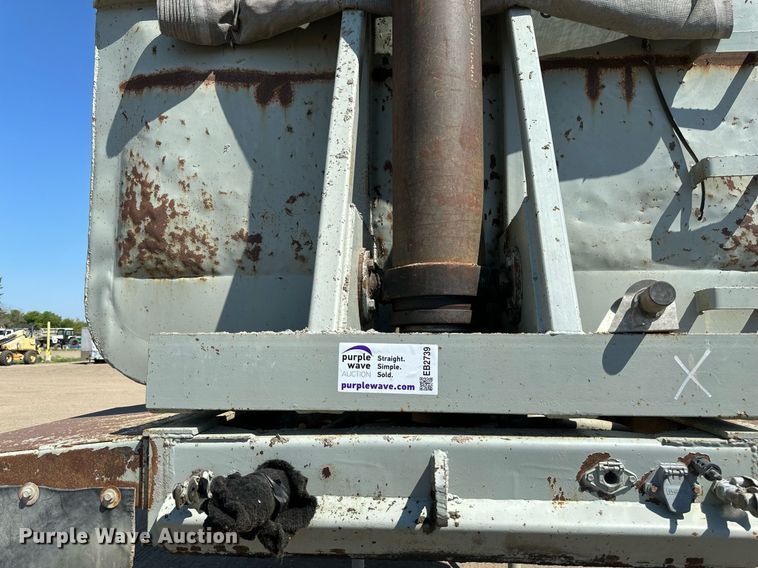 image for item EB2739 1988 CMC FTS25 end dump trailer