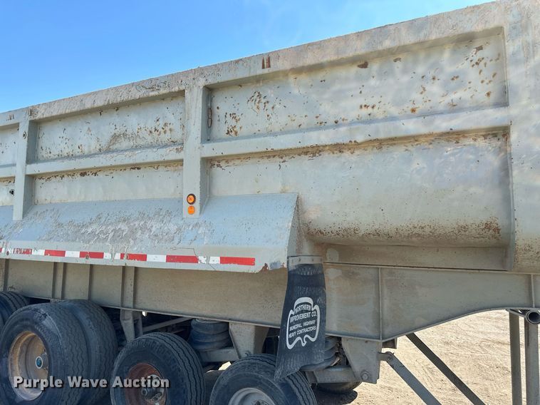image for item EB2739 1988 CMC FTS25 end dump trailer