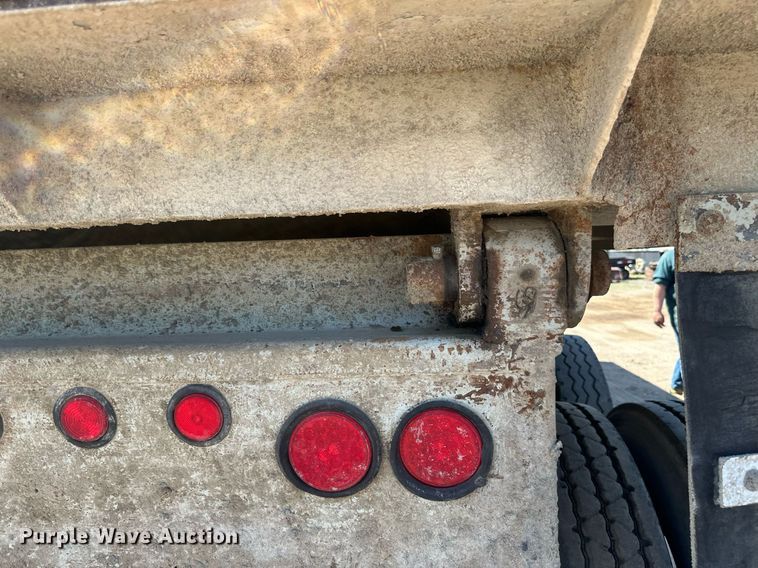 image for item EB2739 1988 CMC FTS25 end dump trailer